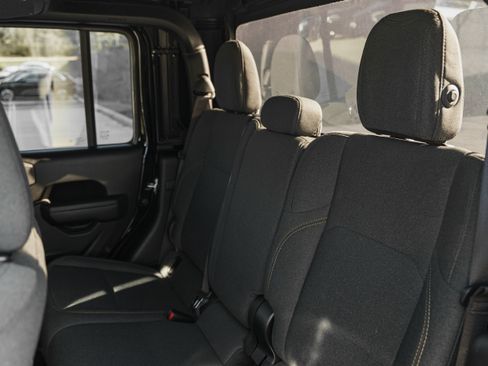 Used 2024 Jeep Gladiator Sport image 23