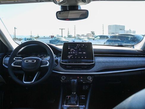 Used 2022 Jeep Compass Latitude image 12