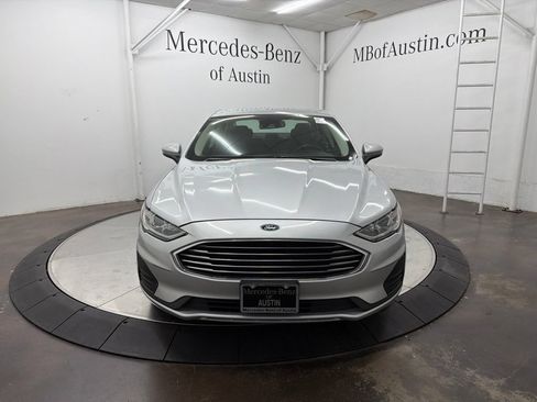 Used 2019 Ford Fusion SE FWD image 2