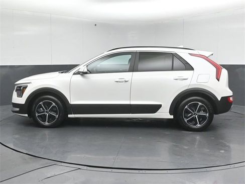 Used 2024 Kia Niro EX image 8