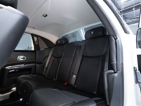 Used 2017 Rolls-Royce Ghost image 35