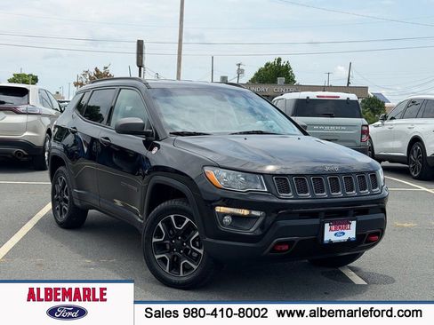 Used 2019 Jeep Compass Trailhawk w/ Cold Weather Group AWD/4WD image 1