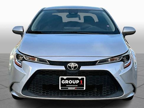 Used 2021 Toyota Corolla LE image 3