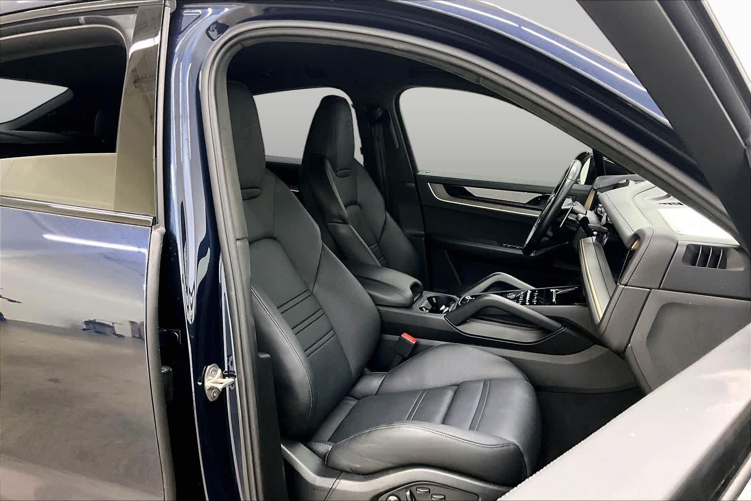 Used 2024 Porsche Cayenne Turbo GT AWD/4WD image 9