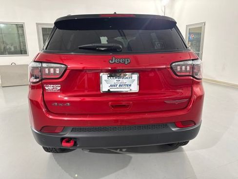 Used 2025 Jeep Compass Trailhawk AWD/4WD image 7