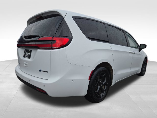 Used 2024 Chrysler Pacifica Limited FWD image 16