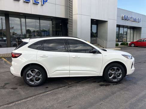 Used 2024 Ford Escape ST-Line w/ Tech Pack #1 AWD/4WD image 8
