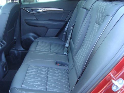 Used 2023 Buick Envision Avenir image 22