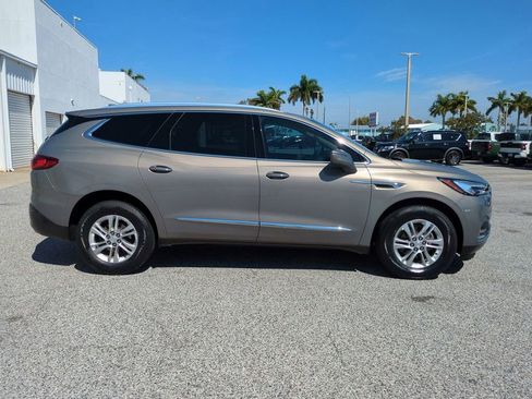 Used 2018 Buick Enclave Essence image 4