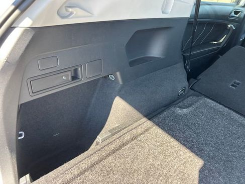 Used 2023 Volkswagen Tiguan SE image 49