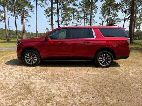 Used 2023 Chevrolet Suburban LT w/ Luxury Package AWD/4WD image 2