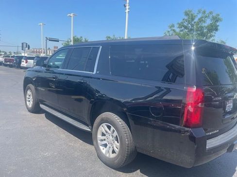 Used 2019 Chevrolet Suburban LT w/ Luxury Package AWD/4WD image 4