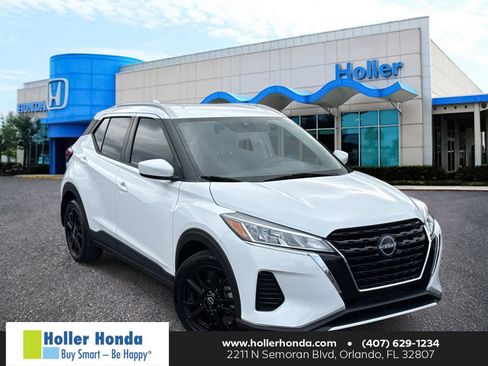 Used 2023 Nissan Kicks SV image 1