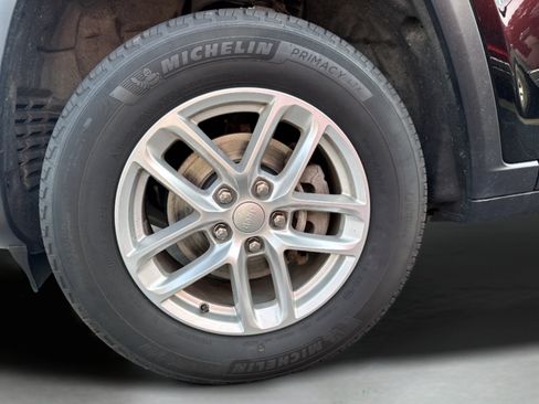 Used 2024 Jeep Grand Cherokee Laredo X w/ Luxury Tech Group I AWD/4WD image 28