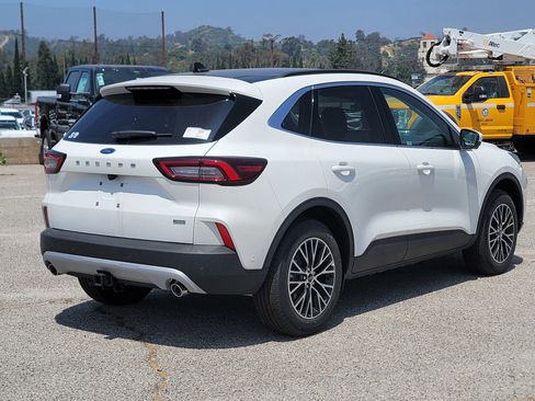 New 2024 Ford Escape SE w/ PHEV Premium Package FWD image 4