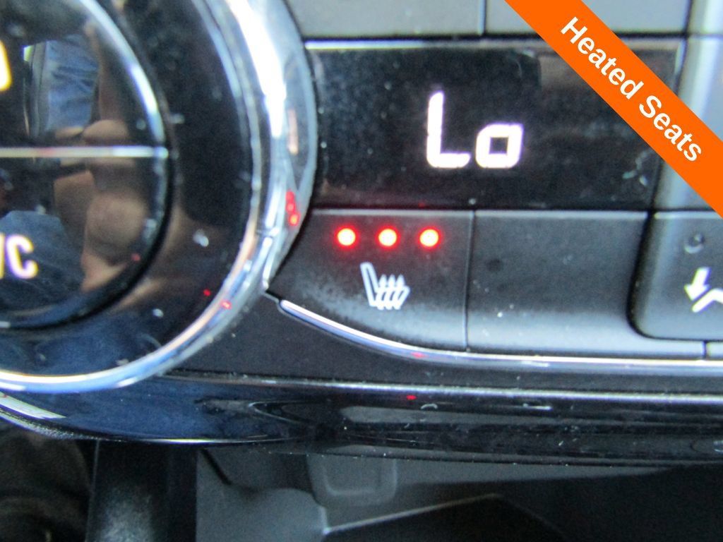 Used 2025 Chevrolet Trax LT w/ LT Convenience Package FWD image 9