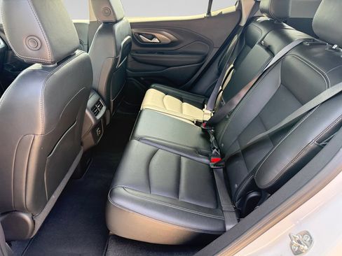 Used 2024 GMC Terrain SLT AWD/4WD image 34