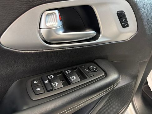 Used 2026 Chrysler Pacifica Limited w/ S Appearance Package FWD image 21