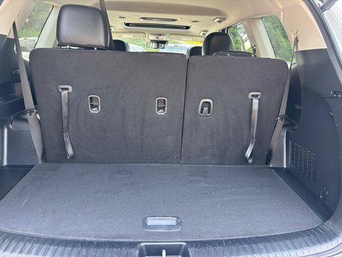 Used 2024 Kia Telluride EX w/ EX Captain's Chair Package FWD image 12