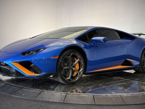 Used 2021 Lamborghini Huracan EVO image 10