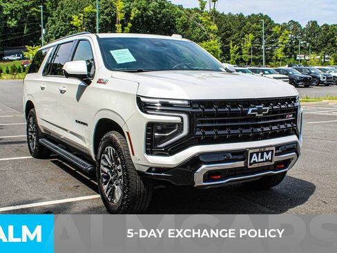 Used 2025 Chevrolet Suburban Z71 AWD/4WD image 4