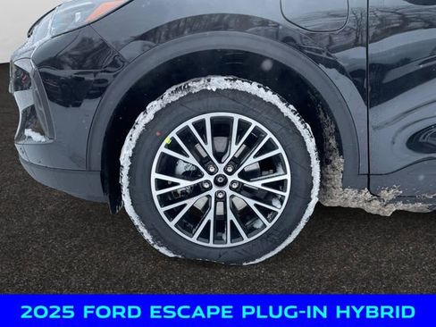 New 2025 Ford Escape SE w/ PHEV Premium Package FWD image 14