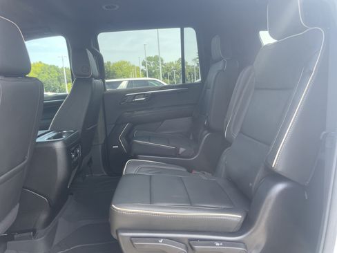 Used 2025 Chevrolet Suburban Premier AWD/4WD image 30