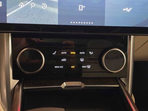 Used 2023 Land Rover Range Rover SE image 28