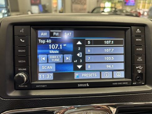 Used 2015 Chrysler Town & Country Touring image 16