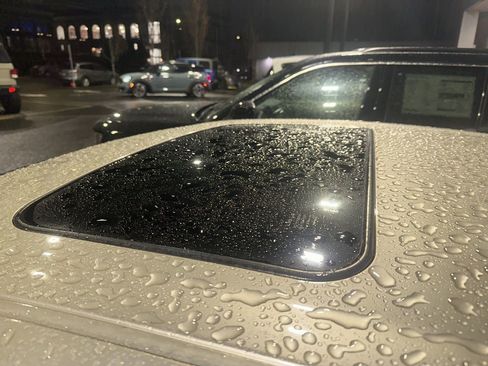 Used 2011 Lexus HS 250h Premium image 4