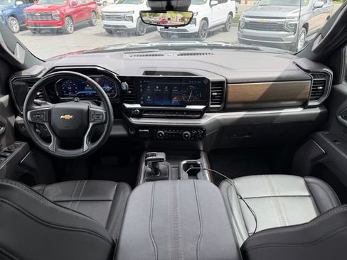 Used 2025 Chevrolet Silverado 1500 High Country AWD/4WD image 13