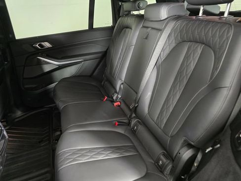 Used 2025 BMW X7 M60i AWD/4WD image 19