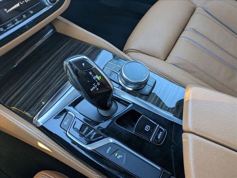 Used 2018 BMW 530e w/ M Sport Package 2 image 12