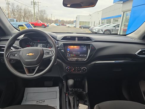Used 2023 Chevrolet TrailBlazer LT w/ Convenience Package image 3
