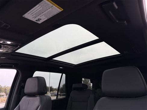 Used 2023 Chevrolet Tahoe Z71 w/ Luxury Package image 25