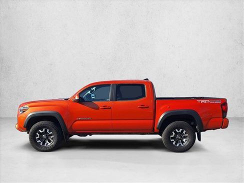 Used 2018 Toyota Tacoma TRD Off-Road image 8