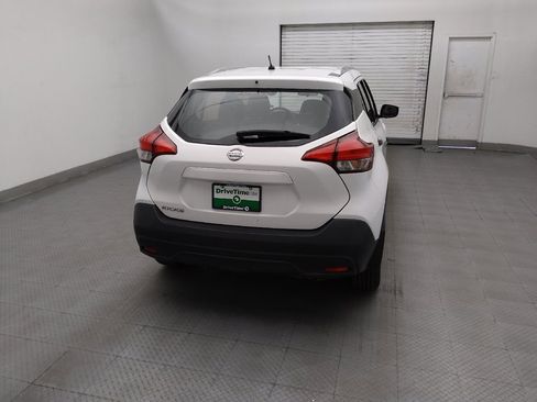 Used 2019 Nissan Kicks S FWD image 7
