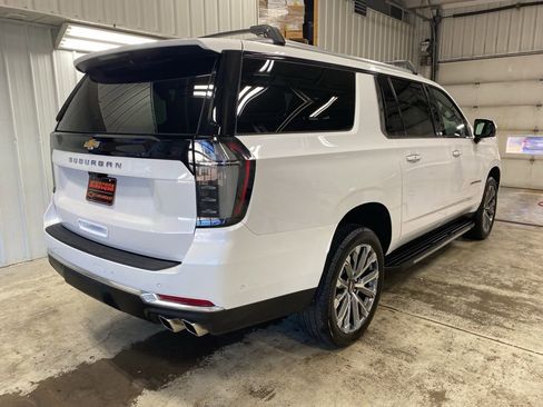 Certified 2025 Chevrolet Suburban High Country image 10