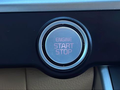 Certified 2024 Kia Carnival LX FWD image 22