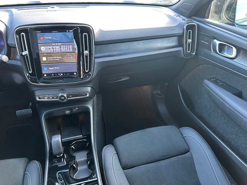 Certified 2023 Volvo C40 P8 Recharge Ultimate image 18