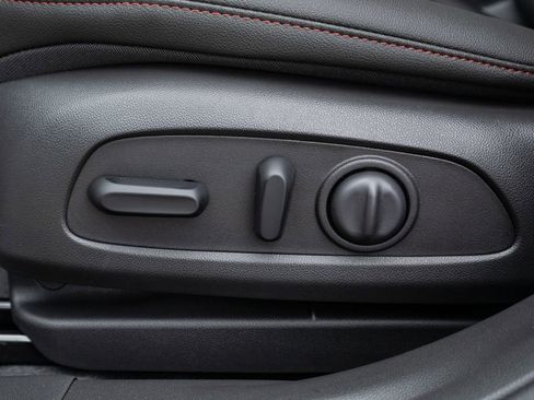 New 2025 Chevrolet Trax RS w/ Sunroof Package image 21