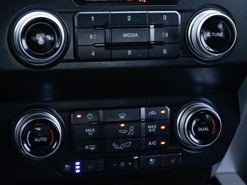 Used 2019 Ford F150 Lariat w/ Equipment Group 502A Luxury AWD/4WD image 34