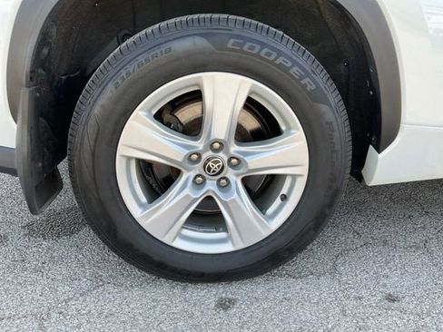 Used 2023 Toyota Highlander LE image 11