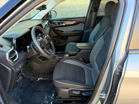 Used 2024 Chevrolet TrailBlazer LT w/ Driver Confidence Package FWD image 6