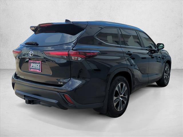 Used 2024 Toyota Highlander XLE FWD image 5