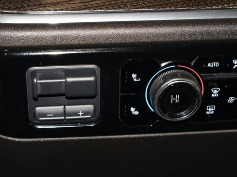 Used 2025 Chevrolet Silverado 1500 LT image 31