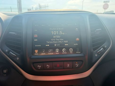 Used 2017 Jeep Cherokee High Altitude w/ Technology Group FWD image 17