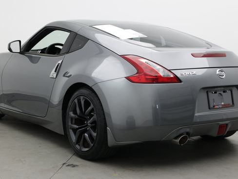 Used 2017 Nissan 370Z Coupe RWD image 5