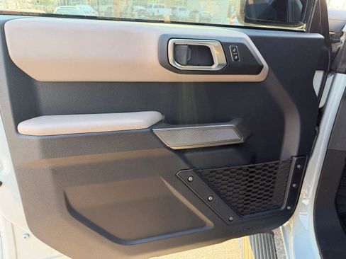 Used 2023 Ford Bronco Wildtrak image 6