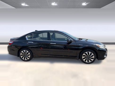 Used 2017 Honda Accord Touring image 8